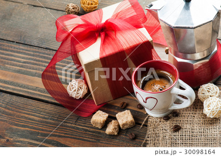 cup of coffee, gift with red ribbon, brown sugar 30098164