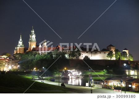 ポーランドの夜景:ヴァヴェル城(Wawel Royal Castle in Polska) 30099380
