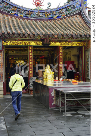 台北名所　恋の祈りお寺　台北霞海城隍廟 30102934