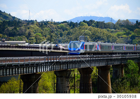鉄橋の上の スーパーはくと号 鉄橋の上の スーパーはくと号 30105938