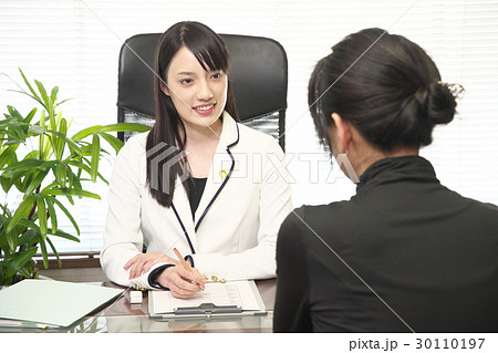 女性弁護士（依頼者との聞き取り調査） 30110197