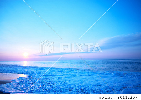 朝焼けの海（愛知県ー渥美半島）伊良湖、太平洋ロングビーチ 30112207