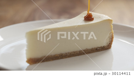 caramel sauce pour over traditional new york 30114411