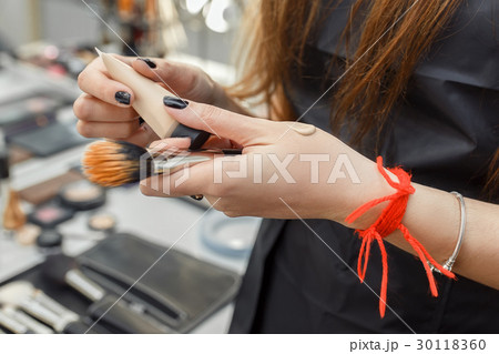 closeup hands of makeup artist closeup hands of makeup artist 30118360