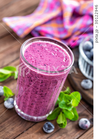 Yogurt or smoothie with fresh blueberry 30122946