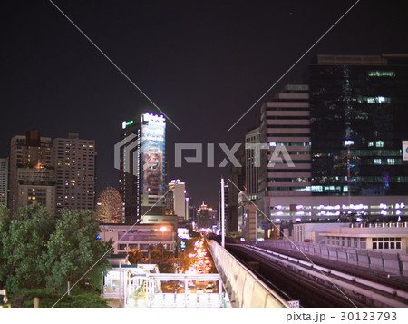 BTSプロンポン駅から見た夜景 BTSプロンポン駅から見た夜景 30123793