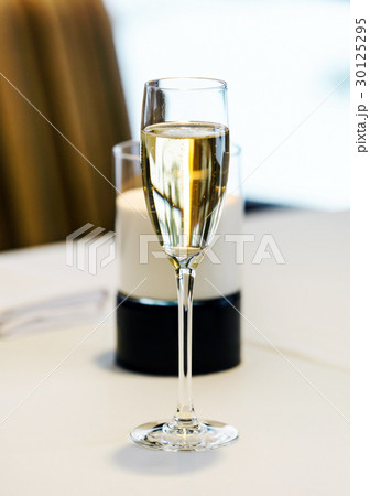 champagne glass champagne glass 30125295