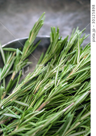 fresh rosemary 30125898