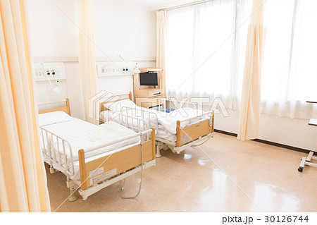 病院 ベッドの写真素材
