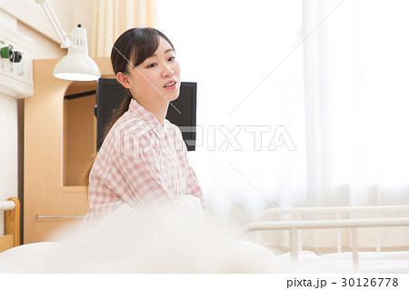 入院 患者 若い女性 30126778