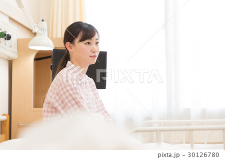 入院 患者 若い女性 入院 患者 若い女性 30126780