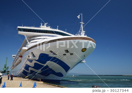富山・伏木港に入港したダイヤモンドプリンセス 30127344