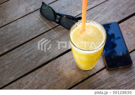 pineapple smoothie 30128630