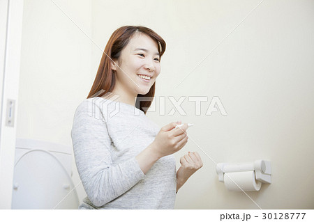 妊娠検査 30128777