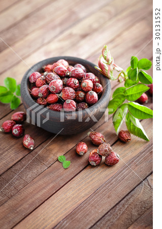 Dog rose or rosehip berries with leaves 30131552
