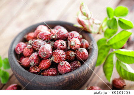 Dog rose or rosehip berries with leaves 30131553