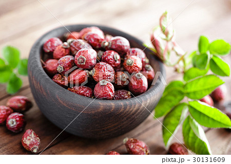 Dog rose or rosehip berries with leaves 30131609