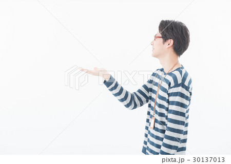 若い男性 (デザイナー) 若い男性 (デザイナー) 30137013