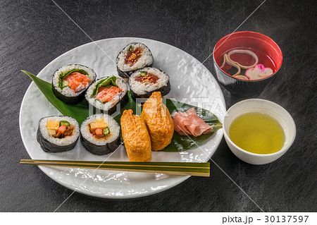 巻き寿司 Rolled sushi 巻き寿司 Rolled sushi 30137597