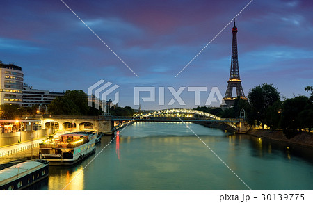 Cityscape of Paris 30139775