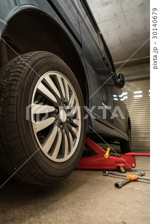 タイヤ交換 30140679
