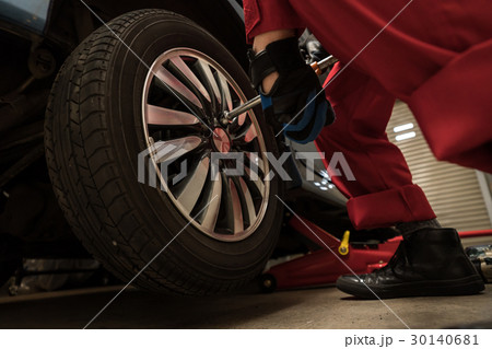 タイヤ交換 30140681