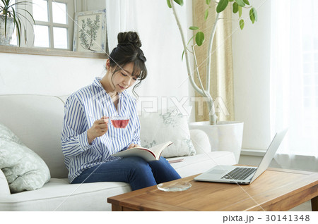 女性のライフスタイル 30141348