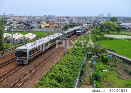 JR京都線を走る207系普通電車 30142651
