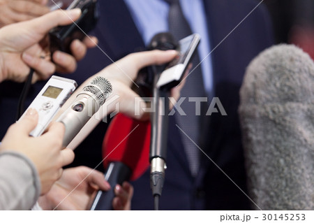 Press interview. News conference. 30145253