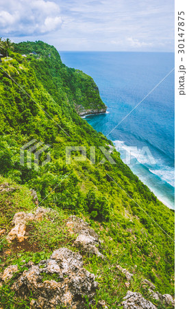 Stunning coastline on Nunggalan Beach, Uluwatu 30147875