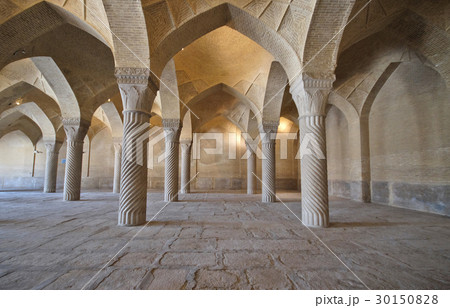 Hall of the Vakil Mosque in Shiraz, Iran 30150828
