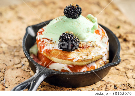 sweet pancakes 30152070