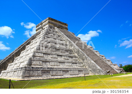 Mayan pyramid (Kukulcan Temple), Chichen Itza 30156354
