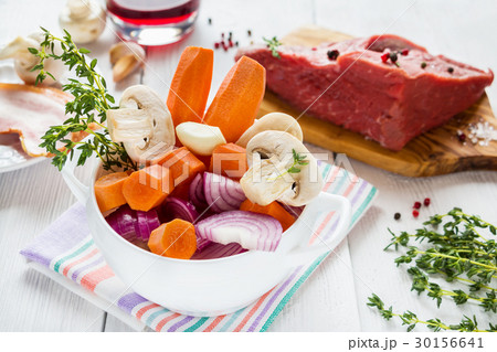 Ingredients for Boeuf Bourguignon 30156641