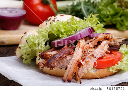 Pulled pork burger with coleslaw 30156791