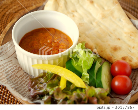 キーマカレーとナン　（横位置アップ） 30157867