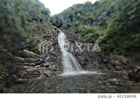 Waterfall view with mist from Nunibiki waterfall . Waterfall view with mist from Nunibiki waterfall . 30158606