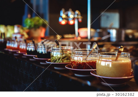 Sauces and condiments in jars 30162382