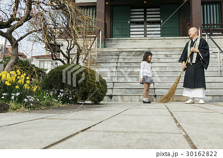 お墓参り お墓参り 30162822