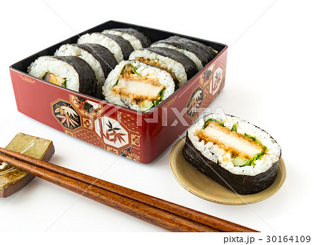 太巻き　和食　海苔巻き　豚カツ　揚げ物　お重　ツナサラダ 30164109