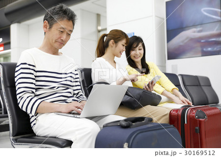 家族旅行イメージ 国内旅行 海外旅行 親子 家族旅行イメージ 国内旅行 海外旅行 親子 30169512