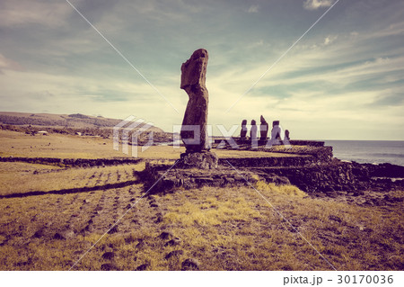 Moais statues, ahu tahai, easter island 30170036