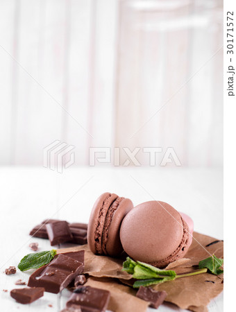 Macaroons with chocolate 30171572