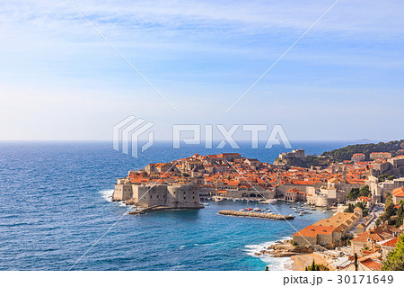 ドゥブロヴニク旧市街地と海岸線 30171649
