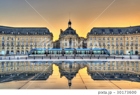Place de la Bourse reflecting from the water 30173600