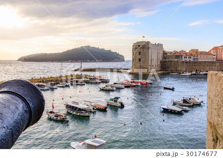 ドゥブロヴニク 大砲とロクルム島 ドゥブロヴニク 大砲とロクルム島 30174677