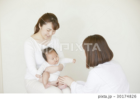乳幼児　診察 30174826