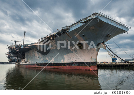 US Navi aircraft carrier warship in the port US Navi aircraft carrier warship in the port 30181300