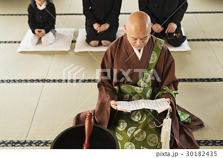 お墓参り 30182435