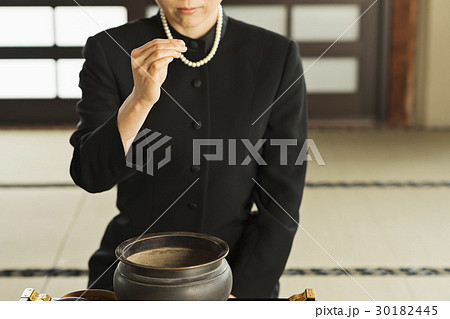 お墓参り 30182445